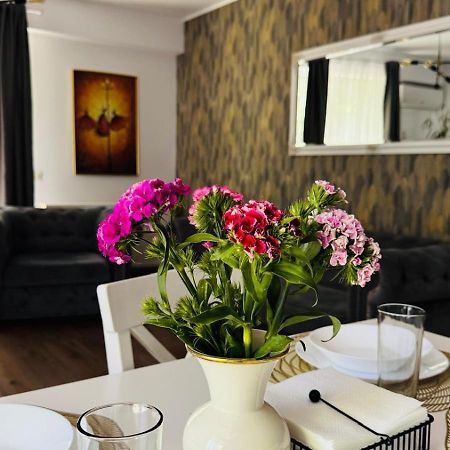 La Maison De Zoe - Airport Residences Отопени Экстерьер фото